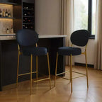 Lot de deux chaises de bar basses en velours et métal noirs et dorés de 73,66 cm