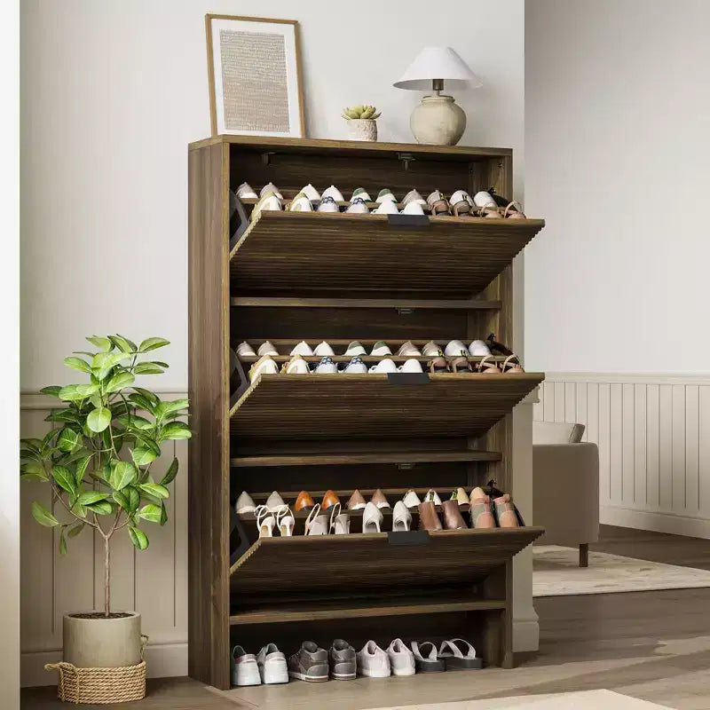 Meuble à chaussures autoportant de 32 po de large à trois tiroirs basculants, meuble de rangement cannelé pour chaussures d'entrée, de couloir et de maison