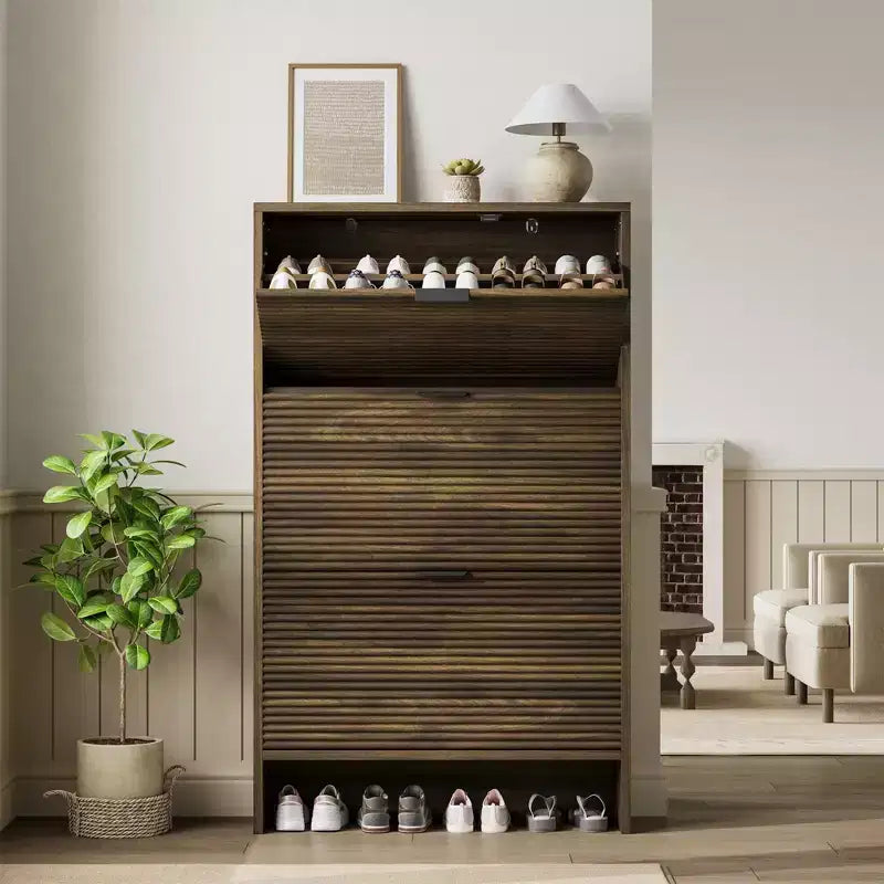 Meuble à chaussures autoportant de 32 po de large à trois tiroirs basculants, meuble de rangement cannelé pour chaussures d'entrée, de couloir et de maison