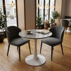 Table basse ronde de style moderne du milieu du siècle, 27,6 po, piédestal blanc avec plateau à effet marbre veiné gris foncé