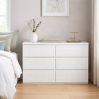 Commode moderne blanche à 6 tiroirs avec façades à panneaux ondulés, grande commode de rangement pour chambre et salon.