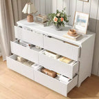 Commode moderne blanche à 6 tiroirs avec façades à panneaux ondulés, grande commode de rangement pour chambre et salon.