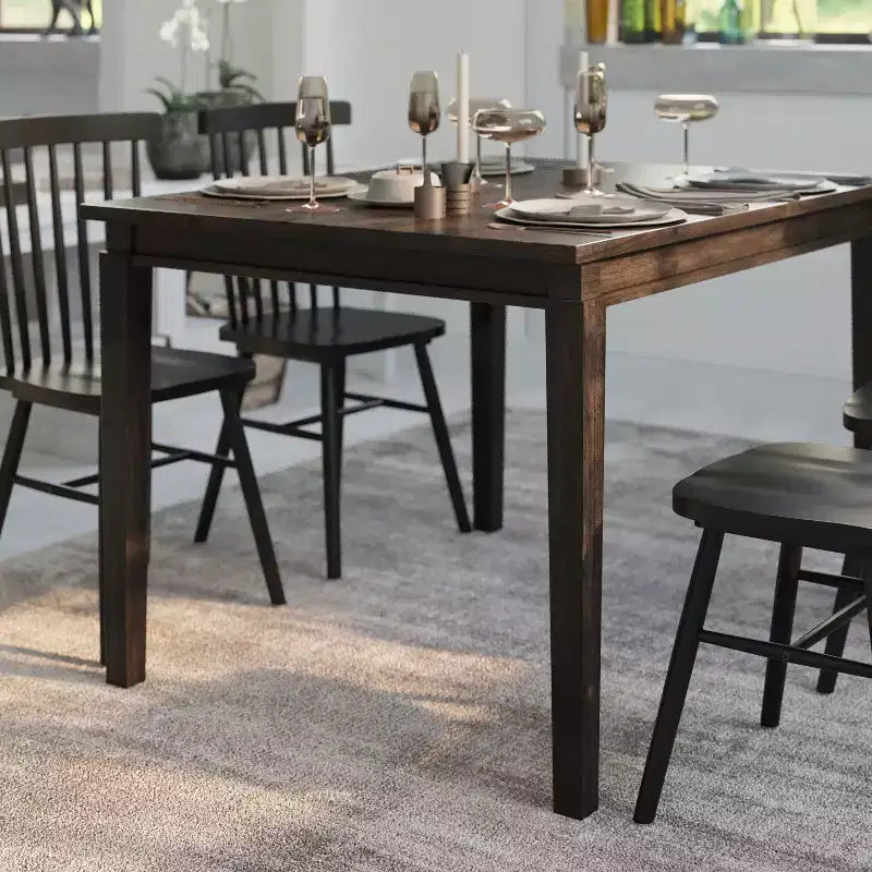 Table de salle à manger en bois
